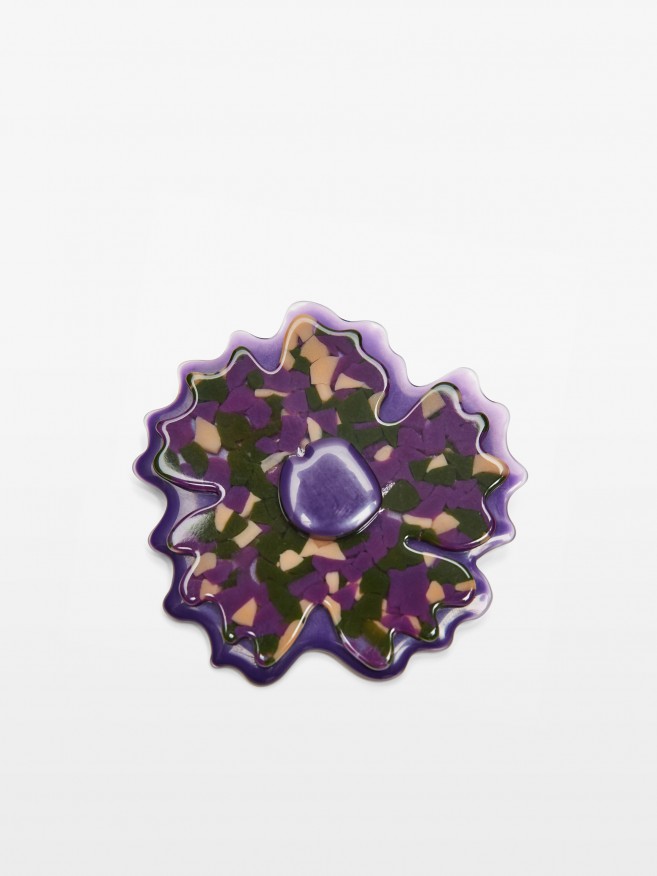 broche flor de resina